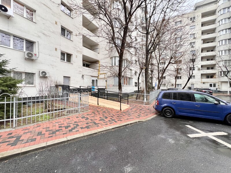 Nerva Traian, 2 camere decomandat, 62 mp, bl. 1990, centrala, metrou, et. 1