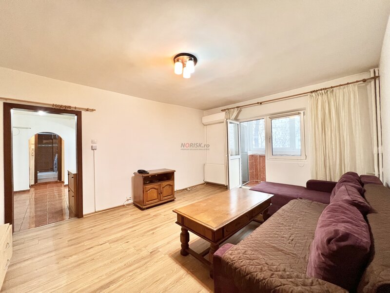 Nerva Traian, 2 camere decomandat, 62 mp, bl. 1990, centrala, metrou, et. 1