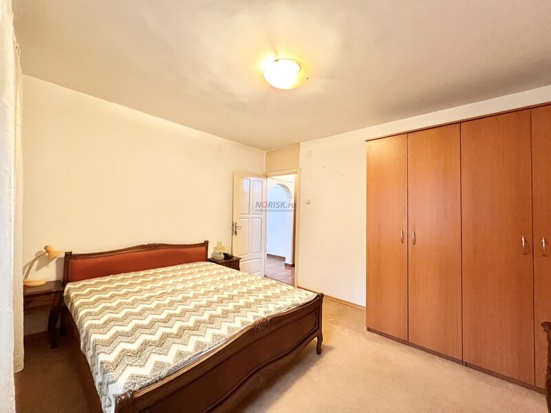 Nerva Traian, 2 camere decomandat, 62 mp, bl. 1990, centrala, metrou, et. 1