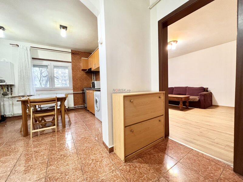 Nerva Traian, 2 camere decomandat, 62 mp, bl. 1990, centrala, metrou, et. 1